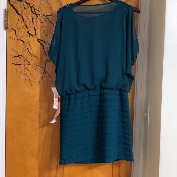 Emerald Green Party dress - Picture 3 of 7